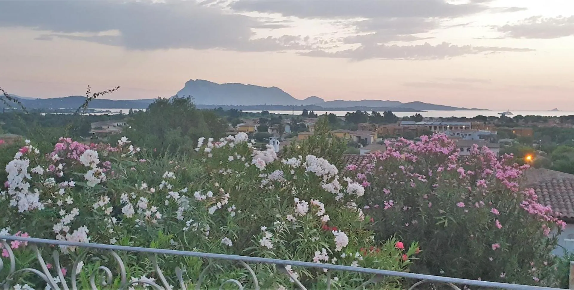 Camera Con Vista 圣特奥多罗 公寓